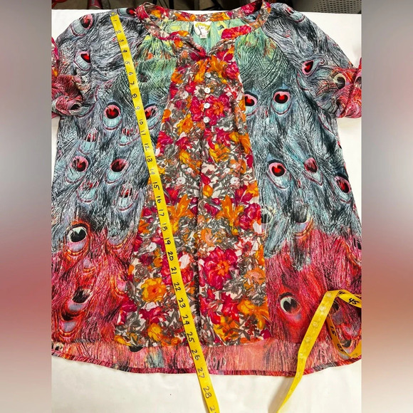 FIG & FLOWER Pink and blue peacock print sheer top size M. - Picture 12 of 12
